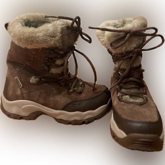 Hi-Tec Shoes - Hi-TEC St. Moritz Thinsulate Brown and Tan Women’s Snow Winter Boots - Size 7.5